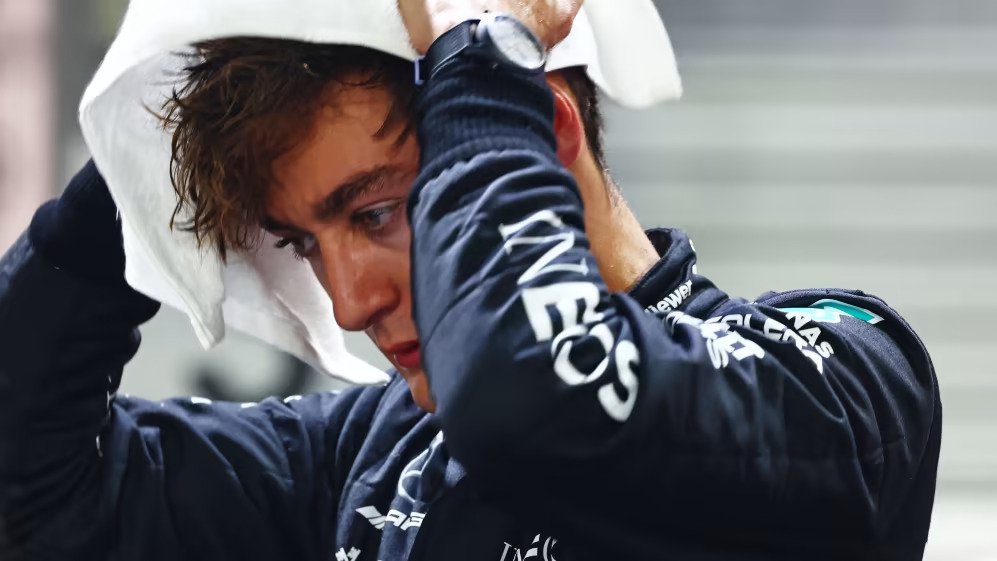 ‘Eu sei que ele vai se recuperar’ – Hamilton e Wolff defendem Russell após seu caro acidente na última volta em Cingapura