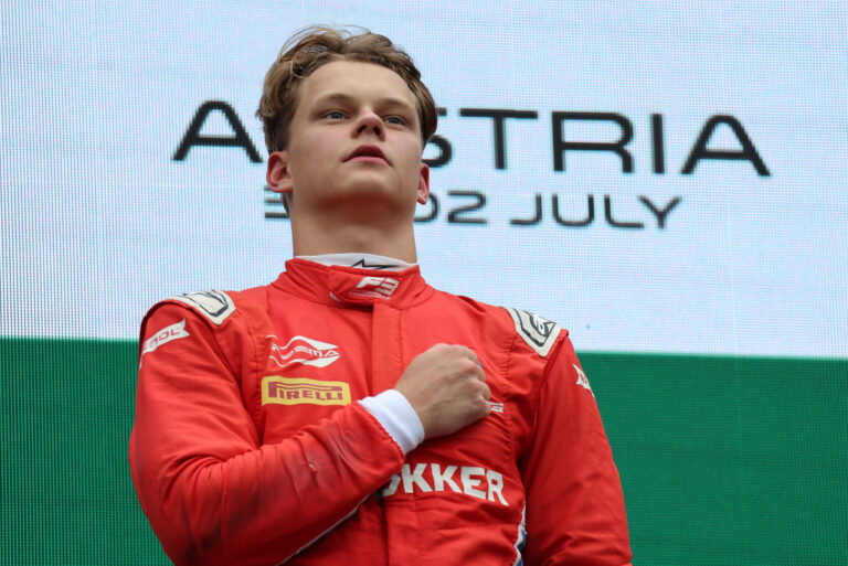 Aron júnior da Mercedes substitui Novalak no Trident para a final da F2