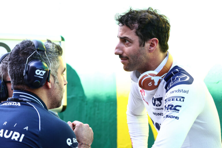 Ricciardo lamenta regra ‘fraca’ que arruinou sua corrida no GP do Brasil Ricciardo lamenta regra ‘fraca’ que arruinou sua corrida no GP do Brasil