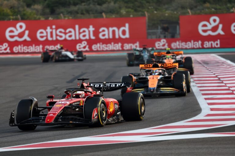 Vasseur e Perez discordam sobre a última estratégia de Leclerc em Abu Dhabi Vasseur e Perez discordam sobre a última estratégia de Leclerc em Abu Dhabi
