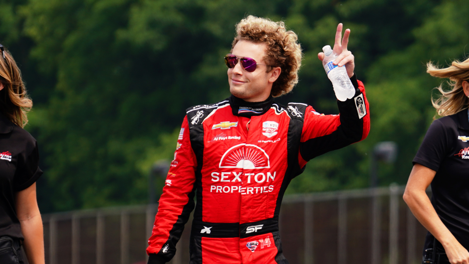 Santino Ferrucci renova com a AJ Foyt Racing para a temporada de 2024 da IndyCar