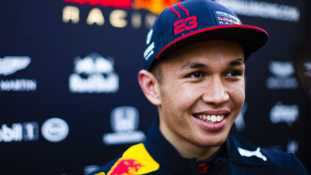 ‘Cada erro é criticado’ – Albon fala sobre as dificuldades na Red Bull e como isso o tornou mais forte