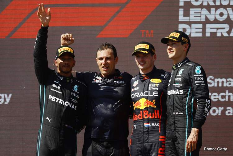 BUTTON: SE ALGUMA EQUIPE VAI DESAFIAR A RED BULL, É A MERCEDES