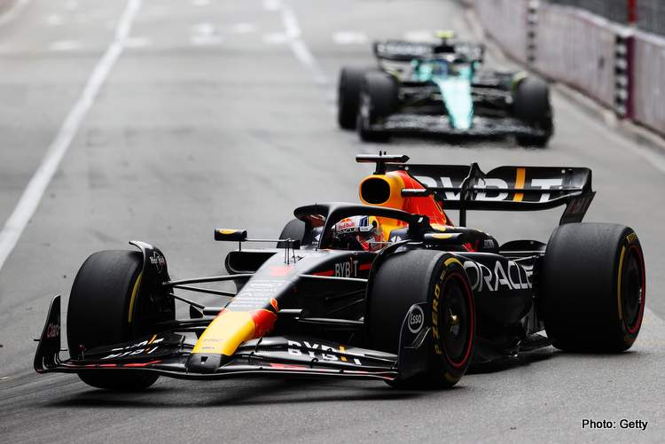 Aston Martin: Red Bull Derrotável na Temporada 2024 da F1