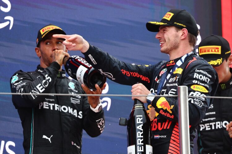 Verstappen Preveê Momentos Constrangedores para Hamilton e Mercedes em 2024 Verstappen Preveê Momentos Constrangedores para Hamilton e Mercedes em 2024
