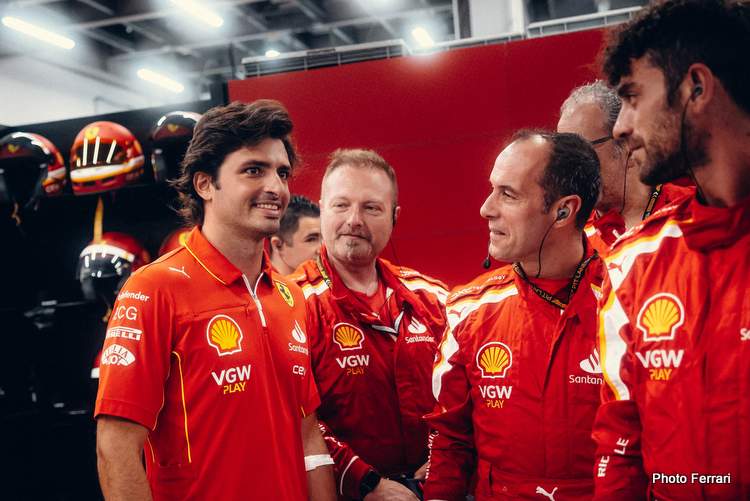 Carlos Sainz Jr. Retorna à Ferrari para o Grande Prêmio da Austrália após Ausência em Jeddah