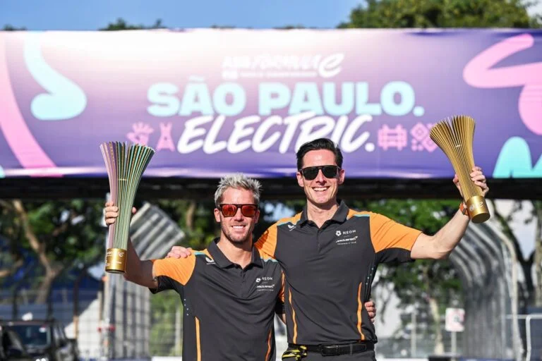 Sam Bird Celebra Vitória Histórica em São Paulo Antes da Estreia da Fórmula E em Tóquio Sam Bird Celebra Vitória Histórica em São Paulo Antes da Estreia da Fórmula E em Tóquio