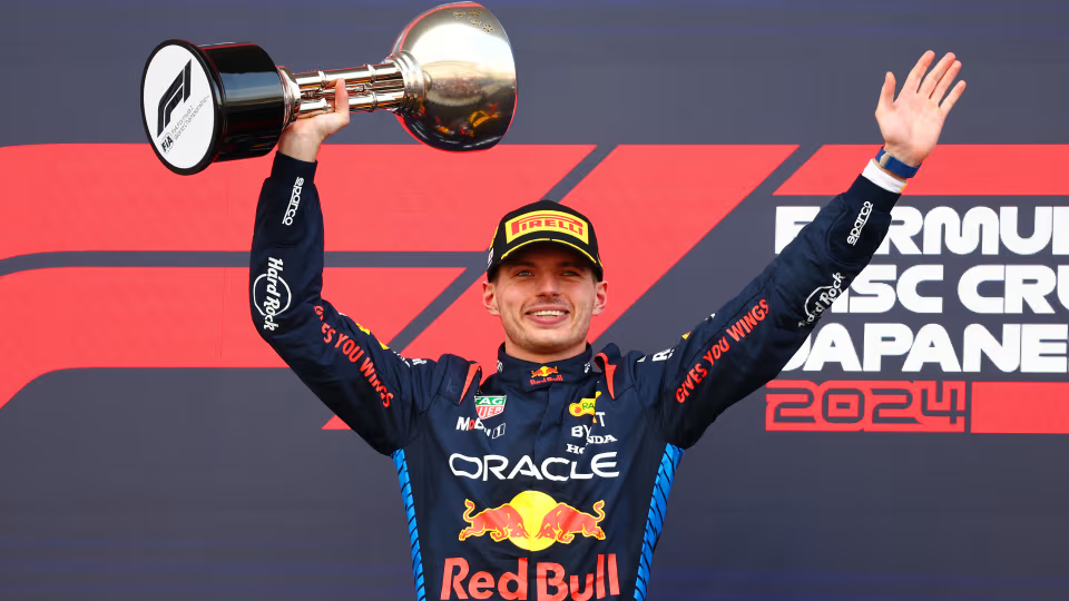 Verstappen lidera e comanda a dobradinha da Red Bull no GP do Japão após um drama inicial Verstappen lidera e comanda a dobradinha da Red Bull no GP do Japão após um drama inicial