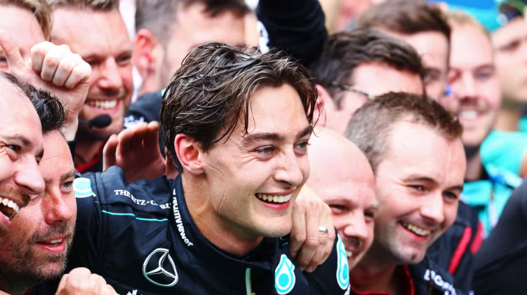 George Russell comemora vitória surpreendente GP da Áustria