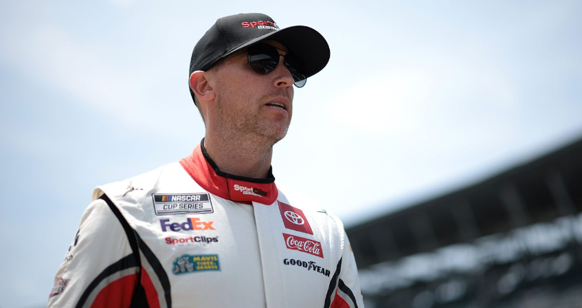 Denny Hamlin: Tentativa de Vitória no Brickyard Termina em Acidente