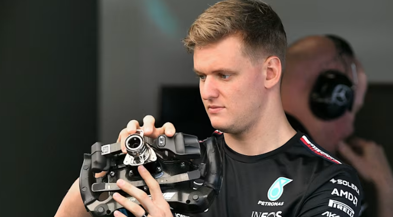 Mick Schumacher volta a testar carro de Fórmula 1 em teste da Pirelli Mick Schumacher volta a testar carro de Fórmula 1 em teste da Pirelli