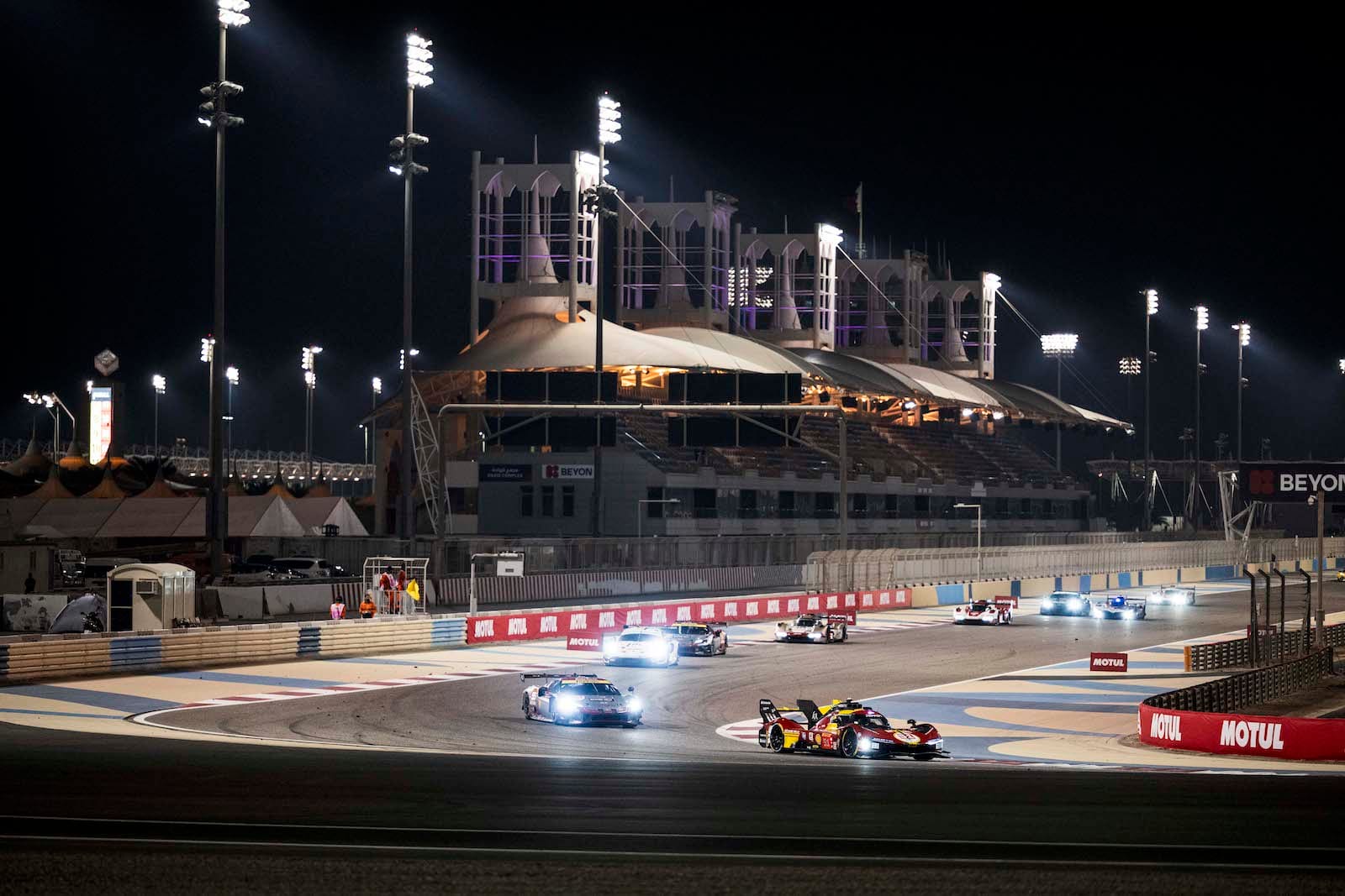 Momentos emocionantes do final das 8 Horas do Bahrein do WEC 2024 Momentos emocionantes do final das 8 Horas do Bahrein do WEC 2024