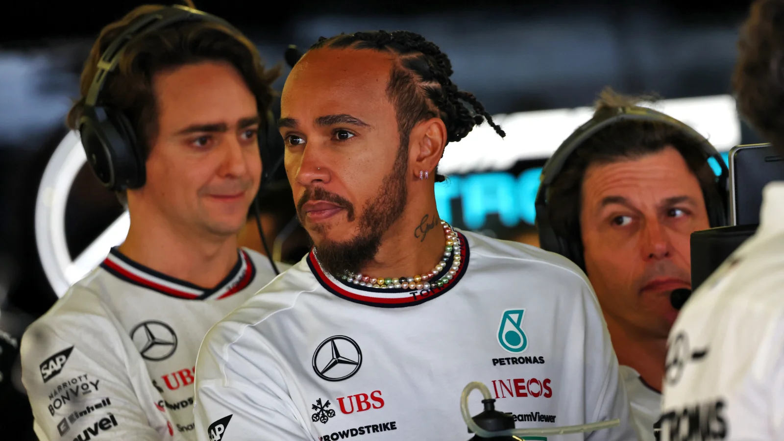 Hamilton Mantém Compromisso com a Mercedes Apesar de Saída Anunciada