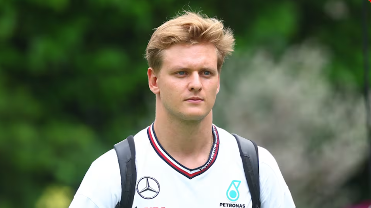 Sauber avalia Mick Schumacher antes de confirmar Gabriel Bortoleto para 2025