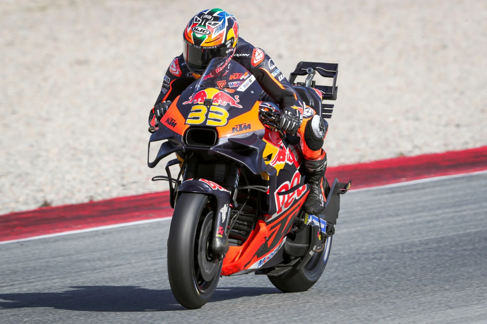 KTM enfrenta crise financeira com mais cortes de empregos e reestruturação