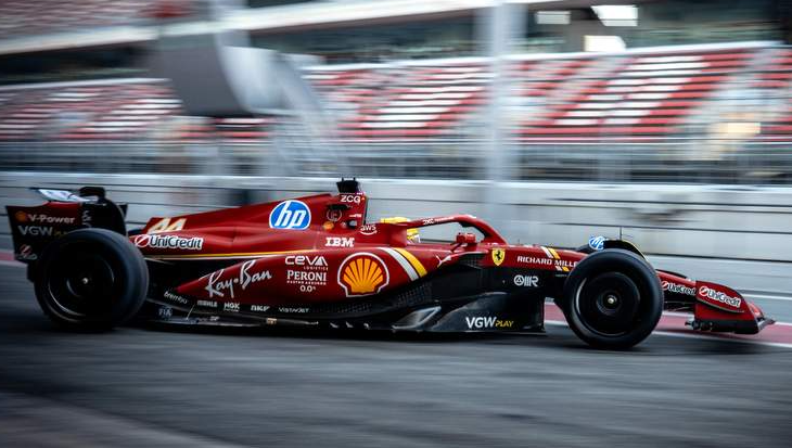 Hamilton testa pneus Pirelli 2026 com Ferrari SF-24 em Barcelona