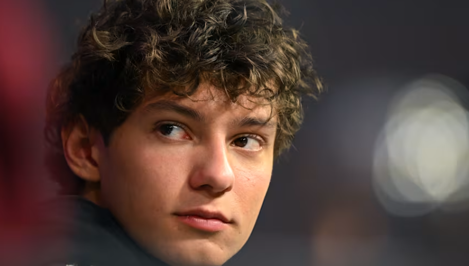 Kimi Antonelli Desconsidera Comparações com Hamilton e Foca em Construir Sua Própria História na Mercedes