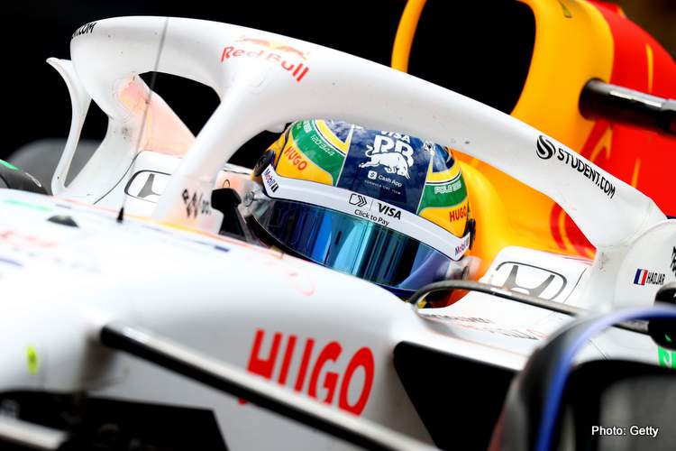 Hadjar homenageia Ayrton Senna em Monte Carlo e impressiona nas pistas