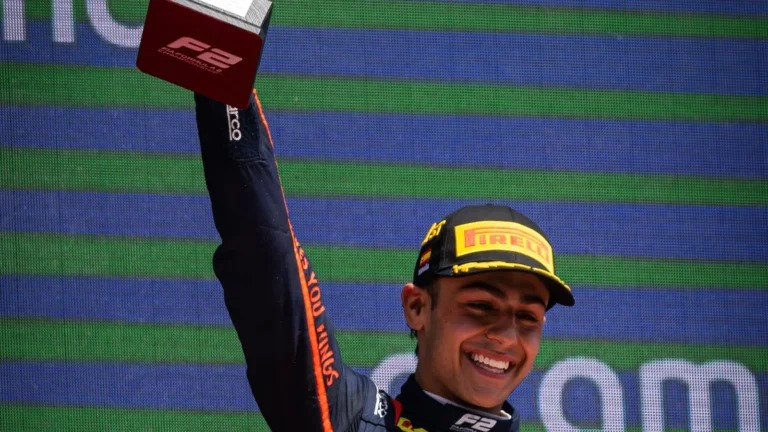 Piloto da Red Bull F2 elogia líder da Fórmula E por orientação valiosa