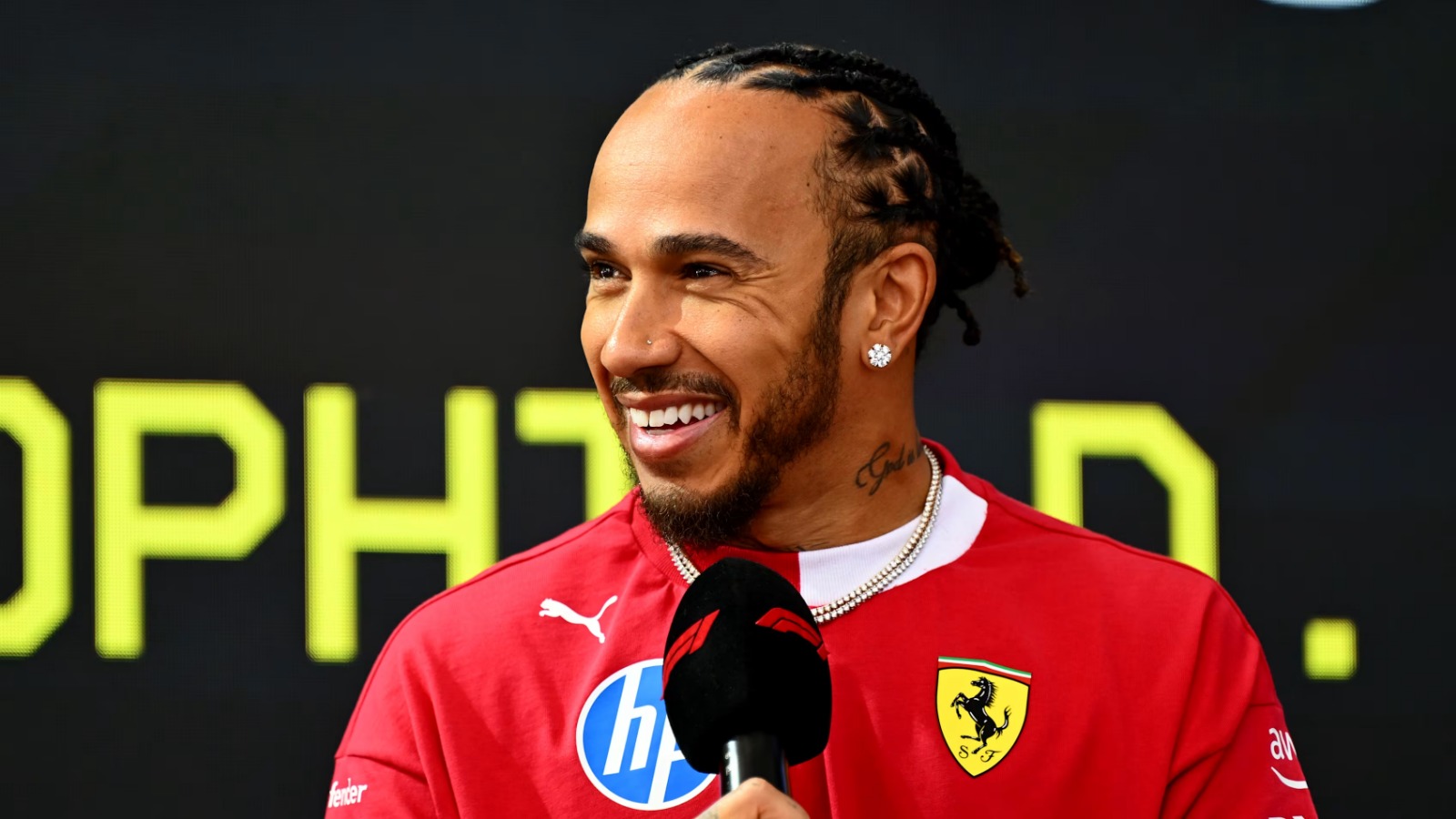 Hamilton e Brad Pitt: ‘Muito Aprendizado’ na Produção do Filme ‘F1’ – Exclusivo