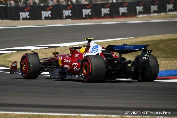 Ferrari testa nova suspensão traseira em Mugello durante dia de filmagens Ferrari testa nova suspensão traseira em Mugello durante dia de filmagens