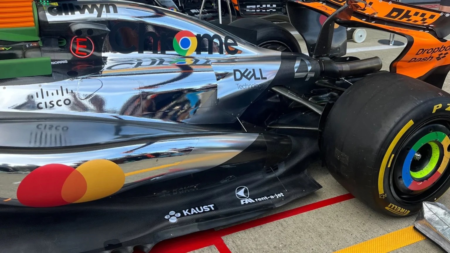 McLaren Apresenta Assoalho Revisado no MCL39 para o GP da Grã-Bretanha de F1: Atualizações de Equipes para Melhorar Desempenho