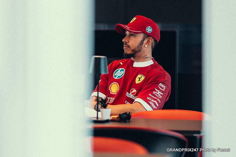 A Ferrari está realmente considerando substituir Hamilton?