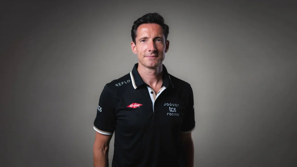 Jaguar anuncia ex-chefe da McLaren como novo diretor de equipe da Fórmula E Jaguar anuncia ex-chefe da McLaren como novo diretor de equipe da Fórmula E
