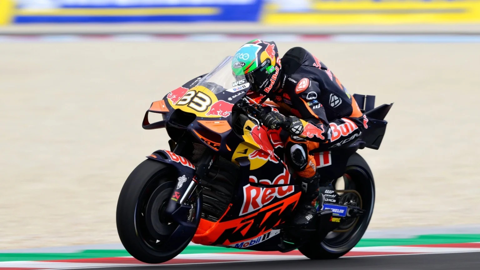 Brad Binder quebra recorde em Barcelona e lidera treino da MotoGP
