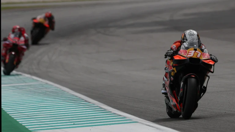 Pedro Acosta lidera segundo treino livre da MotoGP na Malásia após recuperação impressionante Pedro Acosta lidera segundo treino livre da MotoGP na Malásia após recuperação impressionante