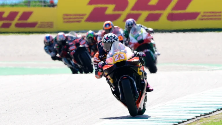 Impacto dos cortes de 50% da força de trabalho na KTM e MotoGP