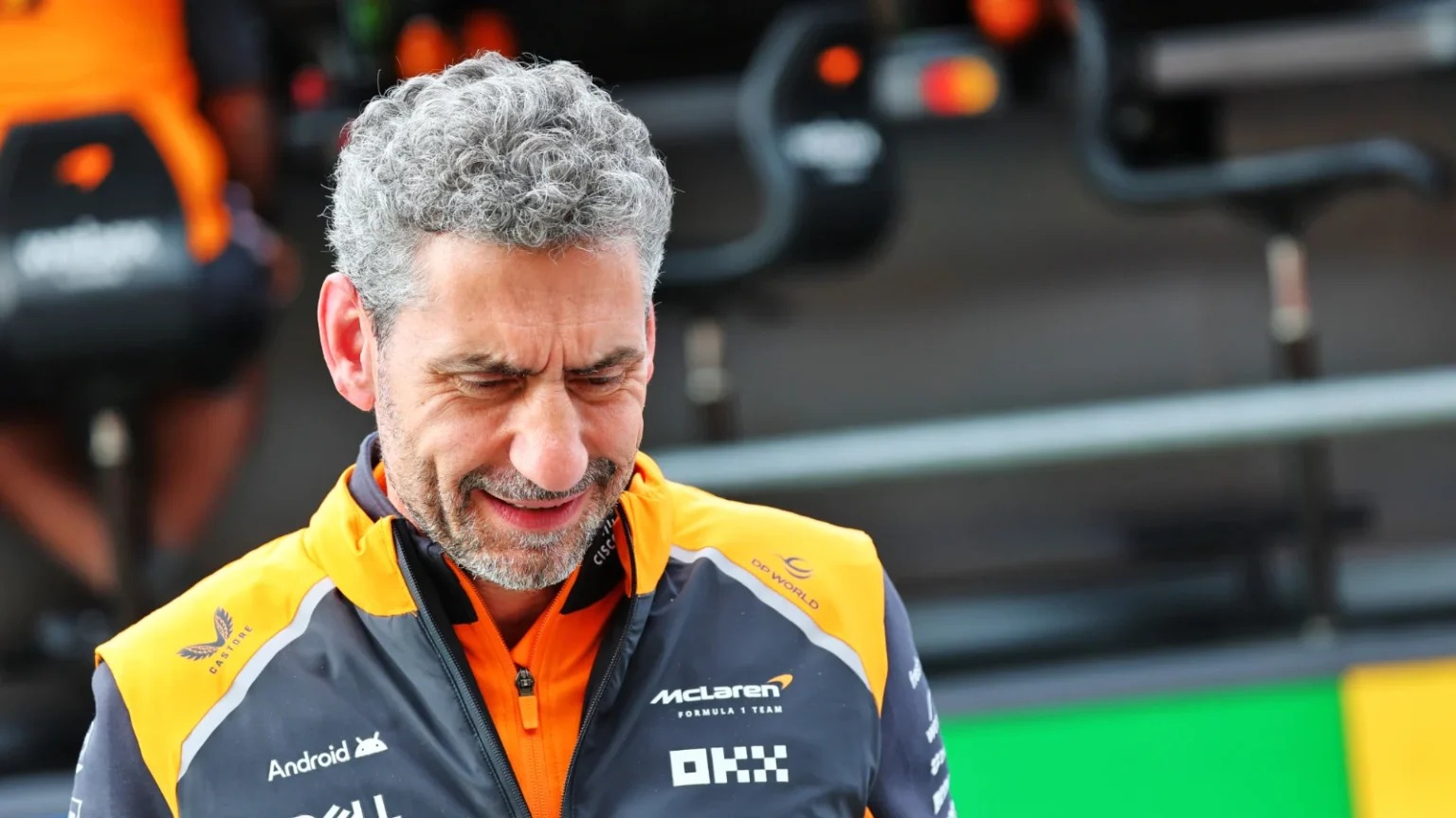 Chefe da McLaren destaca privilégio e incentiva equipe na luta pelo título com a Red Bull na F1