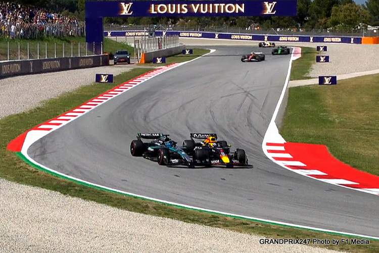 Verstappen Admite “Erro” em Incidente com Russell no GP de Barcelona