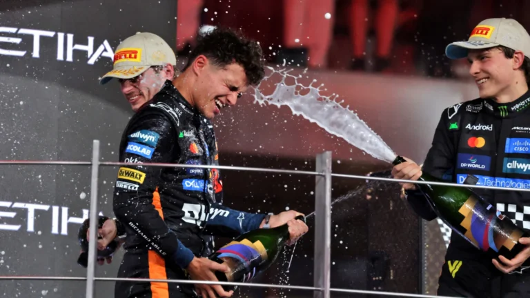 Alex Palou critica os pilotos da McLaren na F1 com a declaração de Max Verstappen sobre o título. Alex Palou critica os pilotos da McLaren na F1 com a declaração de Max Verstappen sobre o título.