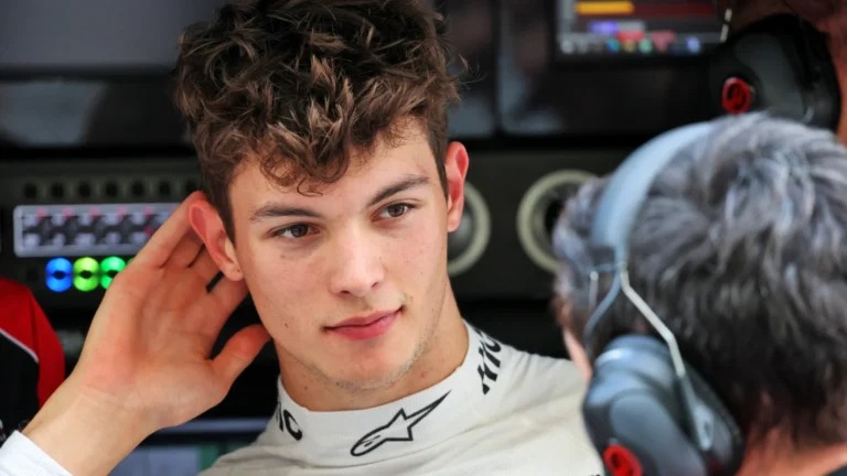 Oliver Bearman revela conversas de ‘diálogo aberto’ com a Ferrari.