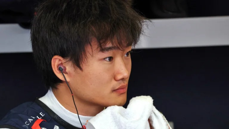 Batalha de Bastidores: Honda e Red Bull disputam o futuro de Yuki Tsunoda na Fórmula 1 Batalha de Bastidores: Honda e Red Bull disputam o futuro de Yuki Tsunoda na Fórmula 1