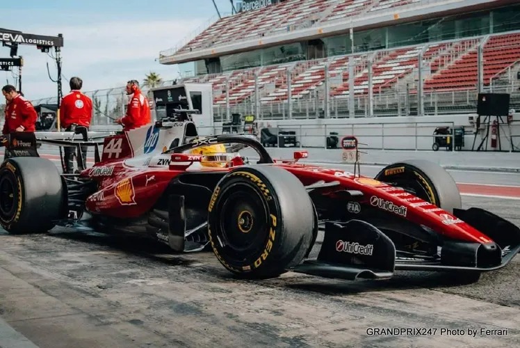 Lewis Hamilton diz que os novos carros da Fórmula 1 são mais divertidos de pilotar Lewis Hamilton diz que os novos carros da Fórmula 1 são mais divertidos de pilotar