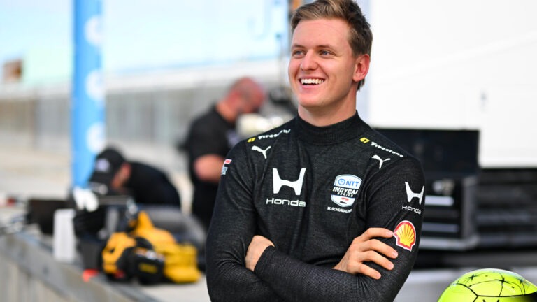 Mick Schumacher demonstra confiança após primeiro teste em oval da IndyCar Mick Schumacher demonstra confiança após primeiro teste em oval da IndyCar