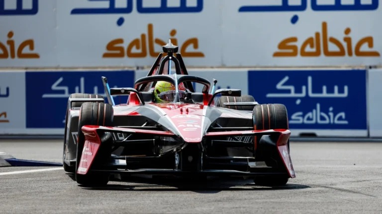 Edo Mortara conquista a pole da Fórmula E Jeddah E-Prix Race 1 Edo Mortara conquista a pole da Fórmula E Jeddah E-Prix Race 1