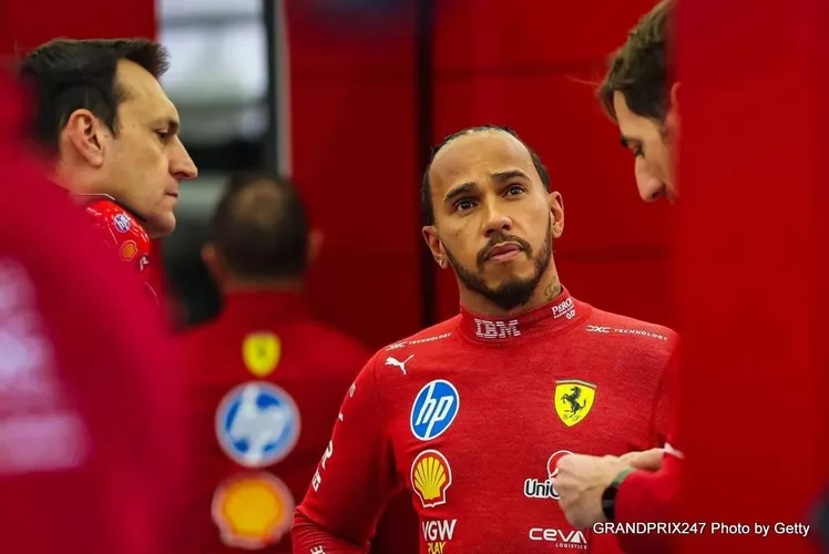 Um novo engenheiro de corrida será a solução para as dificuldades de Lewis Hamilton na Ferrari? Um novo engenheiro de corrida será a solução para as dificuldades de Lewis Hamilton na Ferrari?
