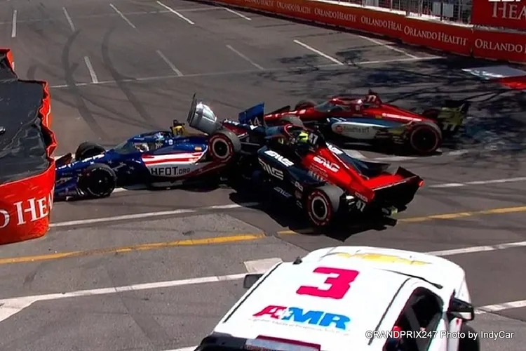 Mick Schumacher abandona na estreia na IndyCar após acidente em St. Petersburg; domínio de Palou continua Mick Schumacher abandona na estreia na IndyCar após acidente em St. Petersburg; domínio de Palou continua