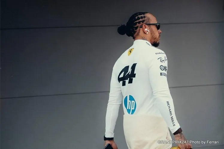 “Lewis Hamilton afirma que nova era da Fórmula 1 é a mais desafiadora para os pilotos” “Lewis Hamilton afirma que nova era da Fórmula 1 é a mais desafiadora para os pilotos”
