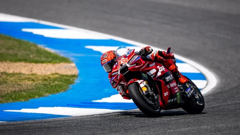 Marc Márquez espera tempos “ainda mais rápidos” com a mudança nas regras da MotoGP em 2027, apesar da redução na cilindrada do motor.
