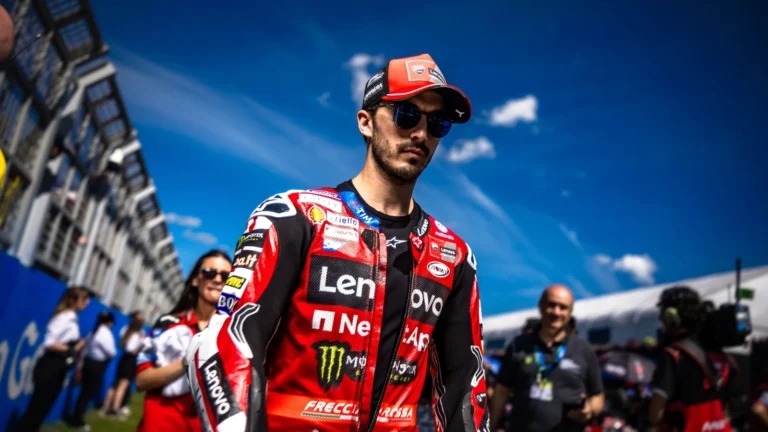 Francesco Bagnaia: MotoGP deveria realizar um teste antes de correr em uma nova pista após os problemas no Brasil. Francesco Bagnaia: MotoGP deveria realizar um teste antes de correr em uma nova pista após os problemas no Brasil.