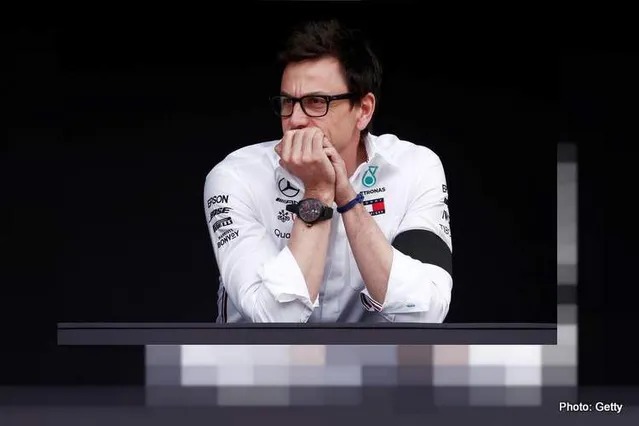 “A ascensão contínua de Toto Wolff na Fórmula 1 graças à poderosa equipe Mercedes que ele construiu”