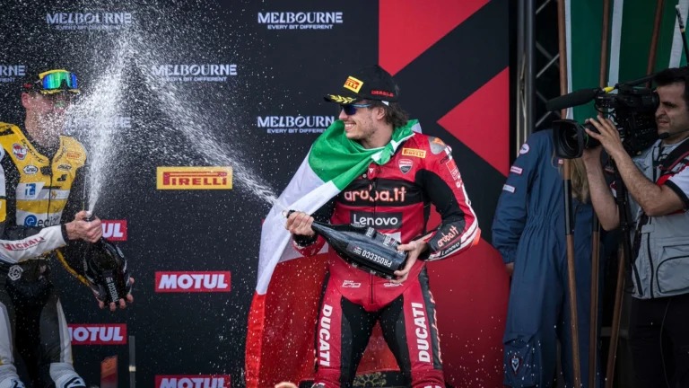 Por que o líder do WorldSBK, Nicolo Bulega, pode perder uma vaga na Ducati para a MotoGP em 2027? Por que o líder do WorldSBK, Nicolo Bulega, pode perder uma vaga na Ducati para a MotoGP em 2027?