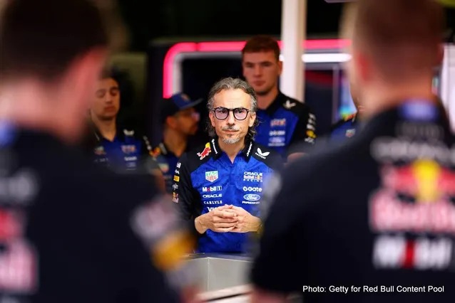 “A Red Bull continuou desenvolvendo seu carro de 2025 para lutar pelo título e está pagando o preço nesta temporada.” “A Red Bull continuou desenvolvendo seu carro de 2025 para lutar pelo título e está pagando o preço nesta temporada.”