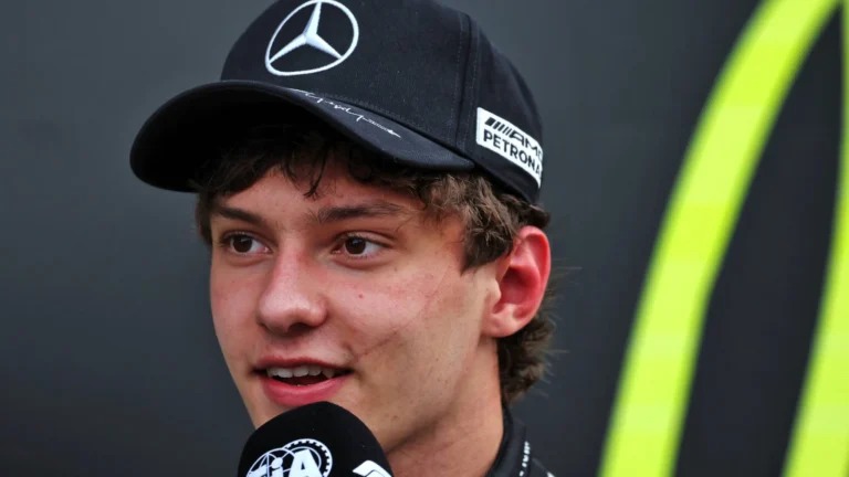 O estrelato de Kimi Antonelli se confirma com a venda de seus produtos a preços exorbitantes. O estrelato de Kimi Antonelli se confirma com a venda de seus produtos a preços exorbitantes.