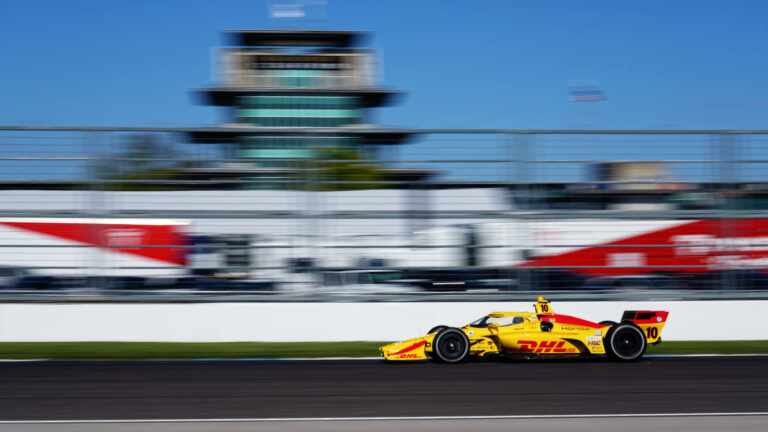 Palou garante vantagem inicial no primeiro treino livre da IndyCar.