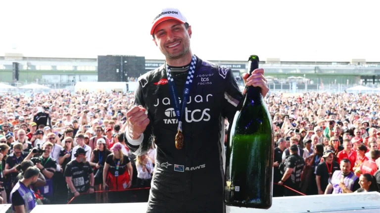 Mitch Evans vence o E-Prix de Berlim, marcado pelo caos.
